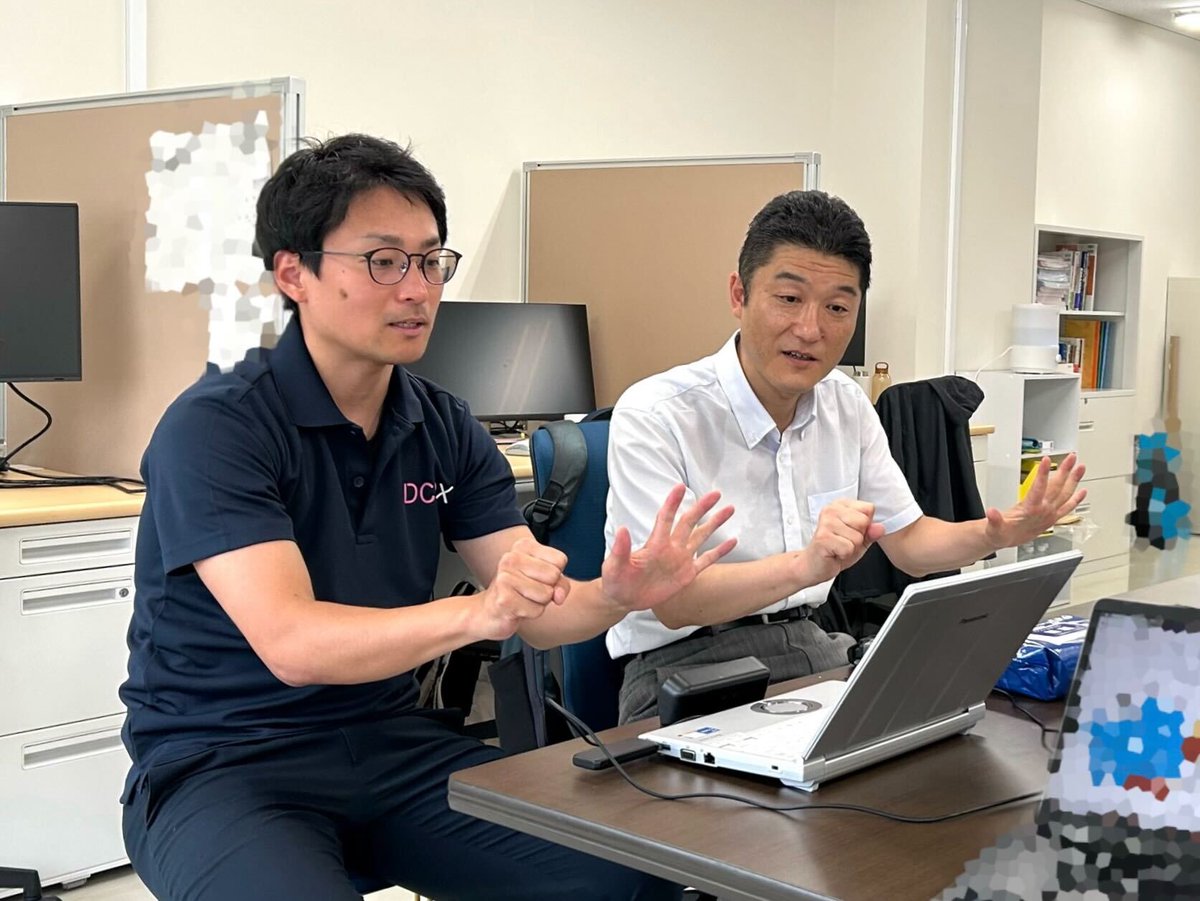 DCDX20240401's tweet photo. 株式会社クラ・ゼミの倉橋社長にお越しいただき、DCDXプロジェクトの会議を行いました！！

写真は開発中のアプリを体験していただいているところです✨

#クラゼミ
#京都大学
#DCDX
#DCD
#発達性協調運動症
#発達性協調運動障がい
#作業療法 https://t.co/nQ3C8XCgSa