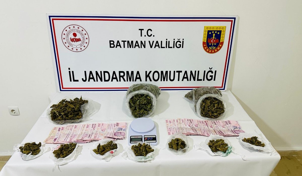 Batman İl Jandarma Komutanlığınca suçla mücadele kapsamında Temmuz ayında icra edilen operasyonlarda (185) olayda (202) şüpheli şahıs yakalanmıştır.
#batmaniljandarma