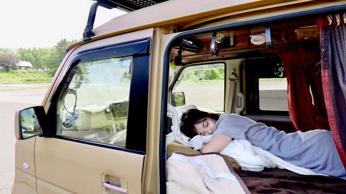 akane_vanlife's tweet photo. 車中泊で長いこと生活してると、不便が多いからか幸せのハードルが極端に低い気がする。

時々ビジネスホテル泊まった時、「エアコンある！トイレある！ウォシュレットまである！お風呂ある！虫来ない、最高〜！」って。ある意味すごく幸せな事なのかも。 https://t.co/LjLAZ35x42