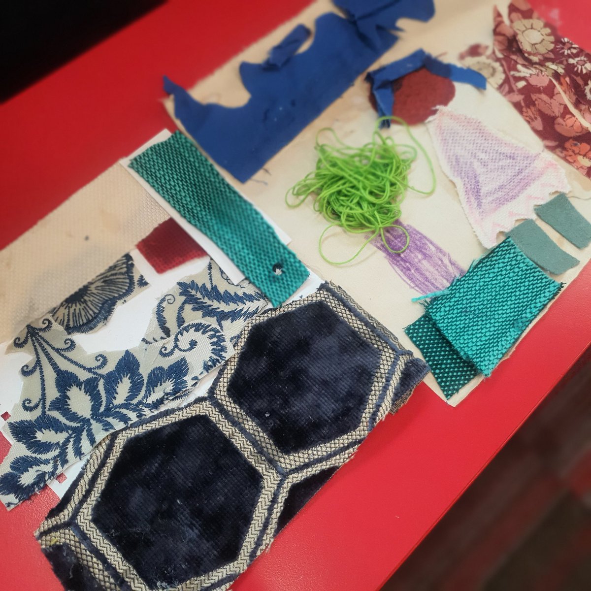 GreenwichLibs's tweet photo. Our young artists at #Woolwichlibrary had blast designing their textile patches for the community tapestry! 🎨✨ Can’t wait to see the finished piece! #communityart #kidsart #tapistry #creativekids @Royal_Greenwich @libsconnected @readingagency #marvelousmakers https://t.co/xViYrjhqrK