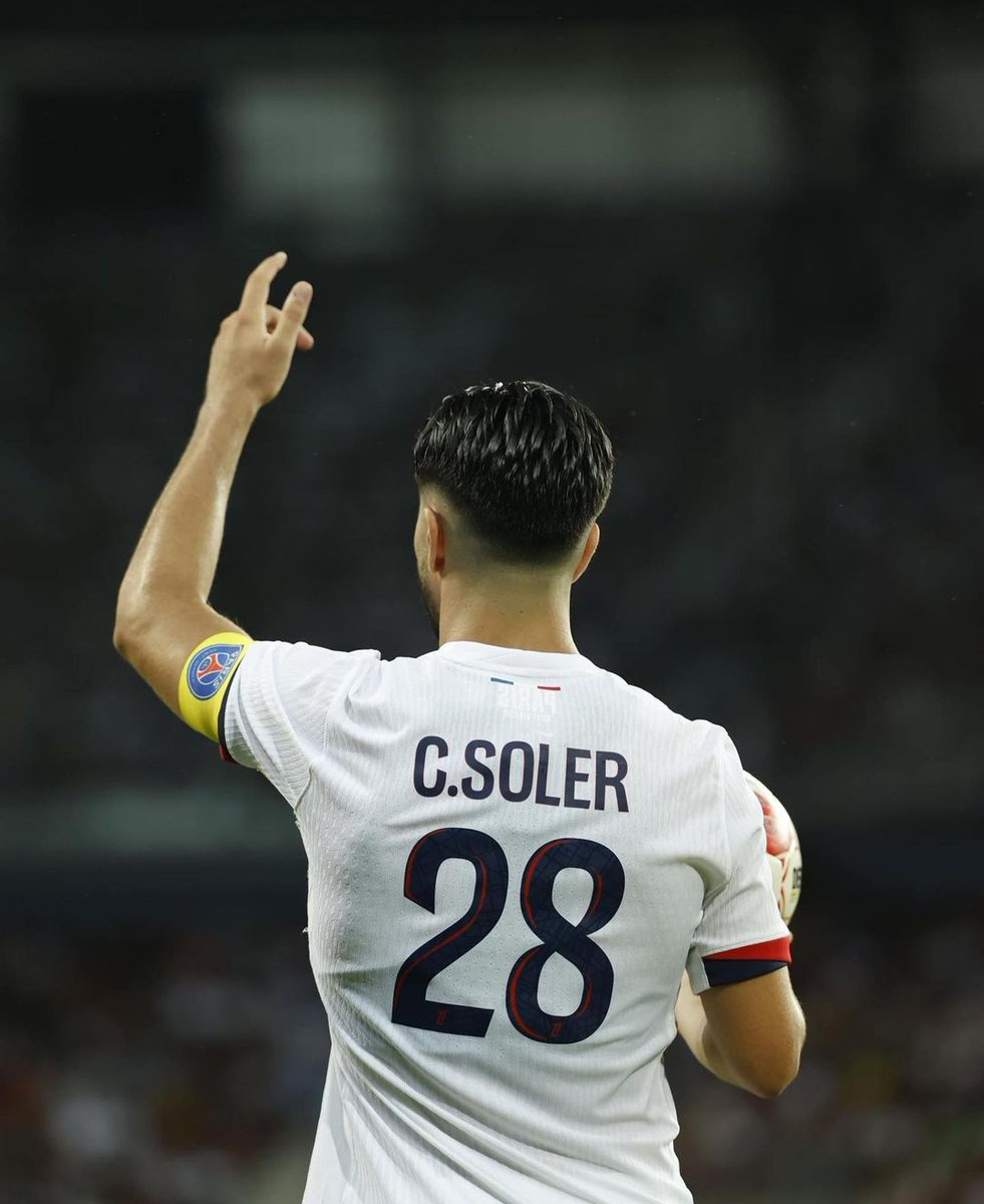 RadioTaronja_'s tweet image. #ExVCF
ℹ️ A CARLOS SOLER ya le ha tocado ejercer de capitán del PSG.