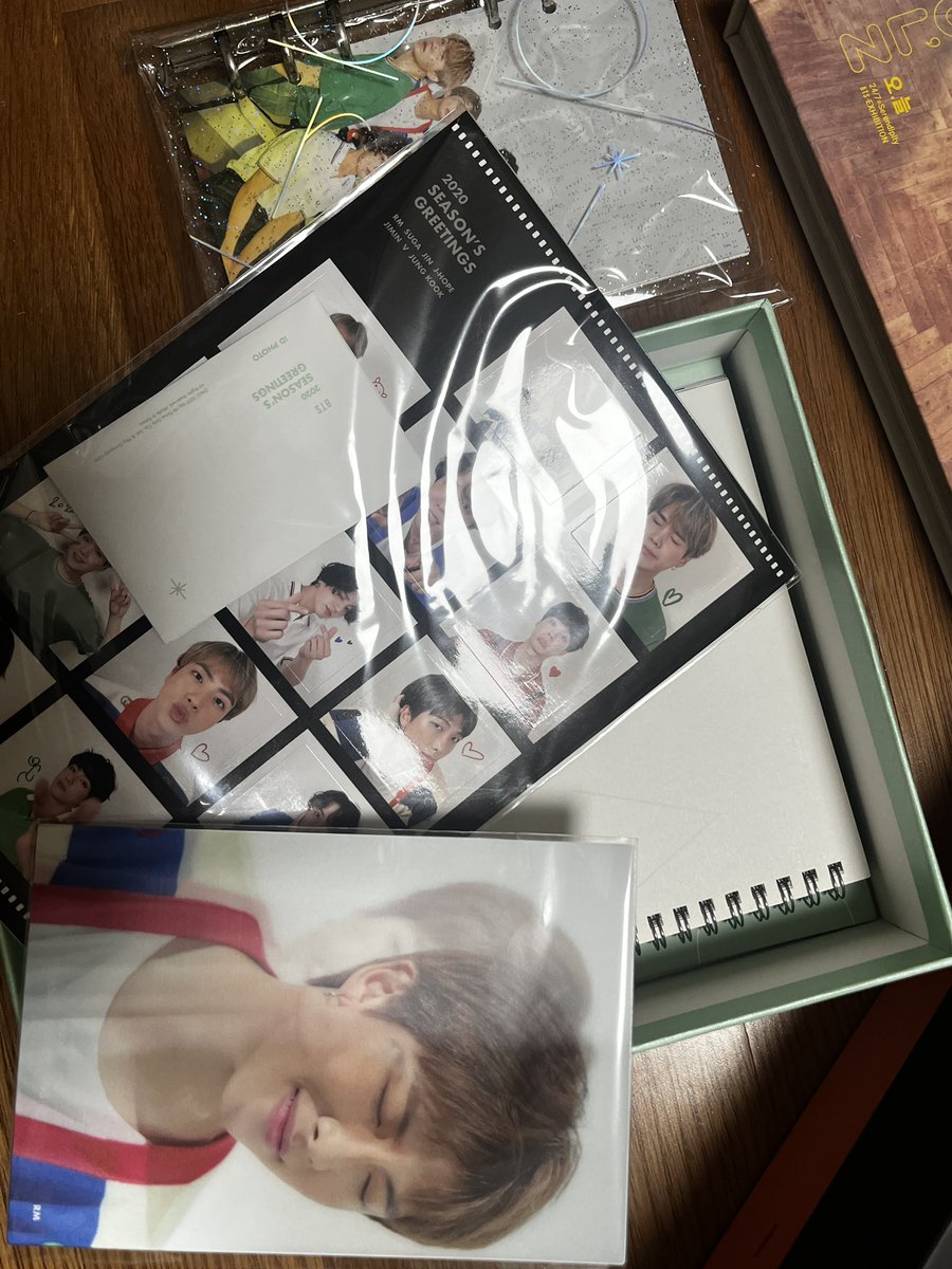 chilppang's tweet photo. 방탄소년단 2020 시즌그리팅 양도합니다.(풀박)
BTS 2020 SEASON GREETING (All)

포카 남준입니다. 
택배비 미포함 3.5입니다.

메인트윗 확인 후 연락 부탁드립니다. 

BTS RM 남준 알엠 JIN 석진 진 SUGA 윤기 슈가 J-HOPE 호석 제이홉 JIMIN 지민 V 태형 뷔 JUNGKOOK 정국 DVD https://t.co/1sziutQ3n5