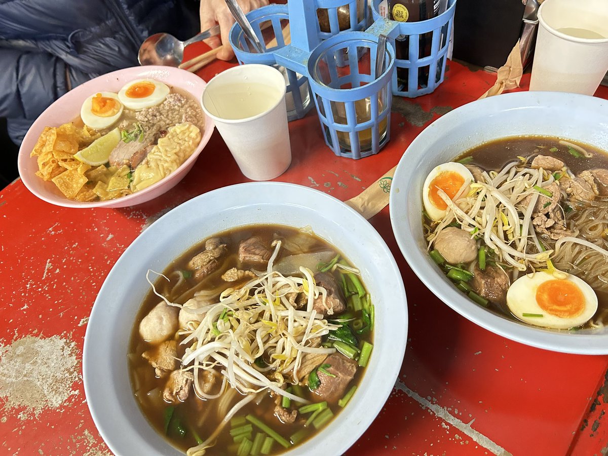 MamiMamiMami888's tweet photo. 女子会ランチ🎶💗
流行りのタイ飯に行って来ました〜
すんごい並んでた💦

お味は…
ふつう😆でした
$15〜$20くらいで食べれるのでリーズナブルです
#メルボルン 
#melbournefoodie 
#soi38 https://t.co/fdbnFU79QJ