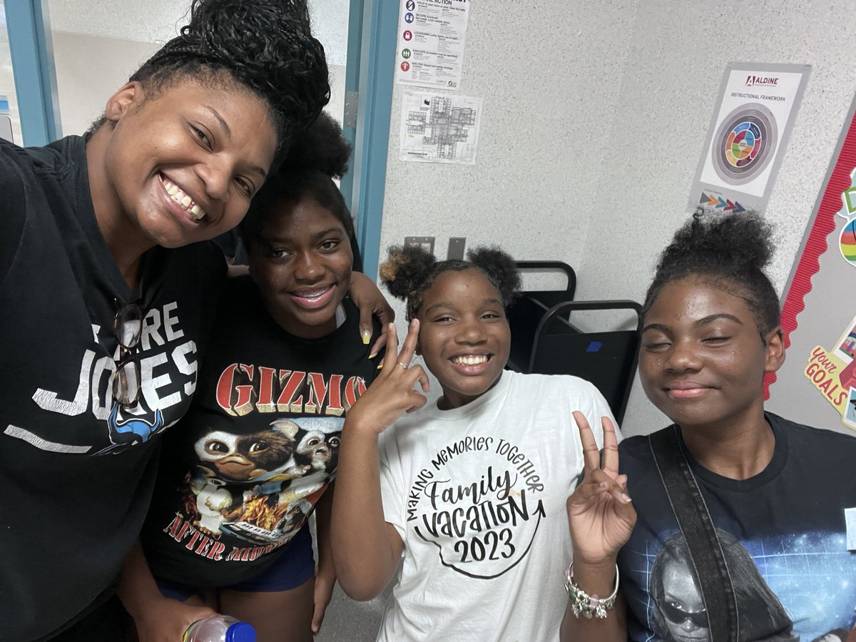 DemyaWheatfall's tweet photo. Was so happy to see some of my soon to be 9th grade scholars return to @JonesMS_AISD for our 7th/ 8th grade Meet and greet!! THEY WILL ALWAYS BE MRS. WHEATFALL’S BABIES 💙💙 #onceaTOROALWAYSaTORO!! https://t.co/h8gfLywymY