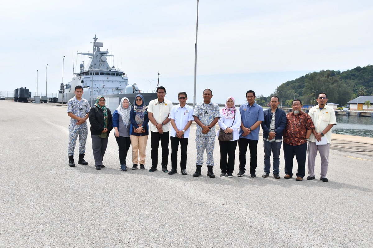 Lawatan Teknikal Solar oleh Tuan Hj. Ayub bin Zaidin, Ketua Akauntan,Bahagian Akaun <a href="/MINDEFMalaysia/">MINDEF Malaysia</a>  sekitar Pangkalan TLDM Tanjung Gelang.