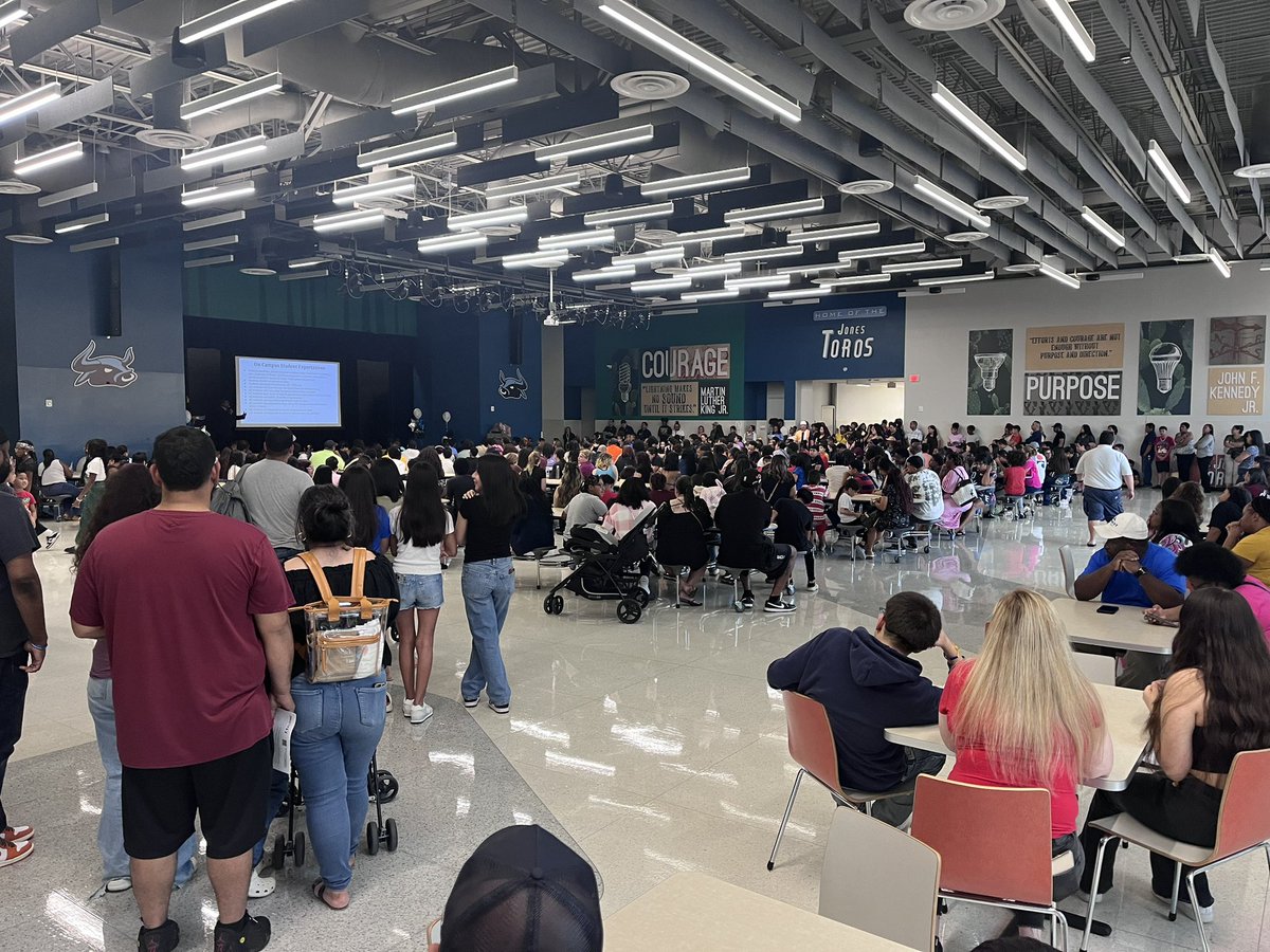 DemyaWheatfall's tweet photo. 7th and 8th grade meet and greet was great!!! I’m so excited about my incoming 8th graders!!! #TOROSYOUKNOW💙💙 https://t.co/fFrNTjOetD