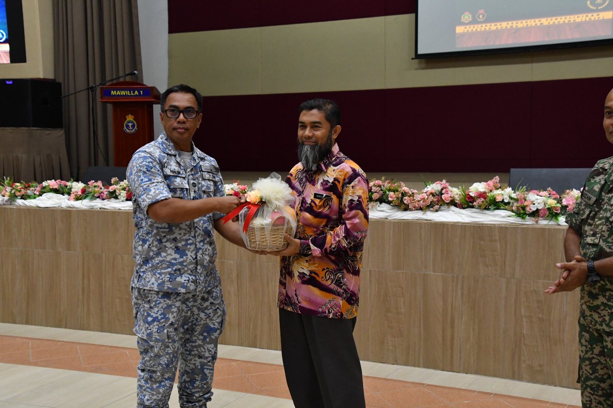 Seminar Pemantapan Akidah Peringkat <a href="/Mawilla_1/">MAWILLA 1</a> bagi memberi pendedahan dan pemahaman berkaitan akidah Ahli Sunnah Wal Jamaah yang sebenar dan penyelewengan akidah serta ajaran sesat yang berlaku di negara ini. 

<a href="/tldm_rasmi/">Royal Malaysian Navy</a>
<a href="/MPA_Barat/">HQ Western Fleet</a>

#BersatuBersediaBerjaya