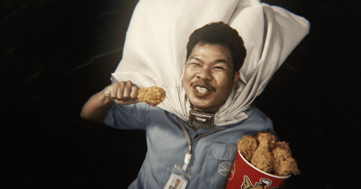 CampaignAsia's tweet image. For its 40th anniversary, Five Star Chicken and #BBDO serve a blockbuster ad experience. #AdNut is here for the spectacle but wonders if the chicken got lost in the special effects budget. @Fivestarchkn  @BBDOWorldwide #BBDOBangkok
campaignasia.com/video/did-some…