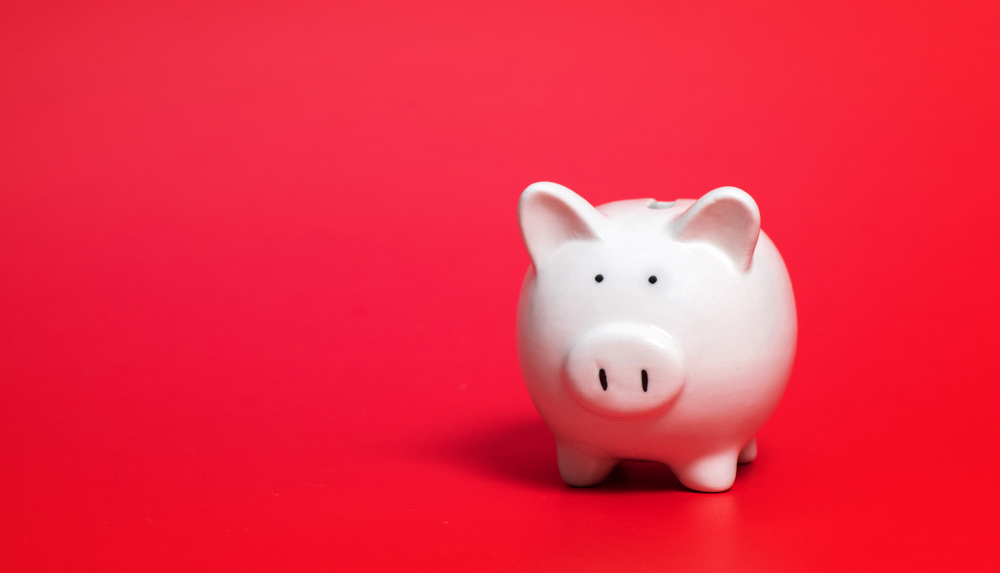 MoneySavingExp's tweet photo. Savings rates are dropping after the Bank of England finally cut interest rates for the first time in over four years.

So now's a good time to check yours – if you're earning less than 5%, ditch and switch.

We take you through the options ⬇️
https://t.co/iqc8NTlwV8 https://t.co/mVj00OXzgu