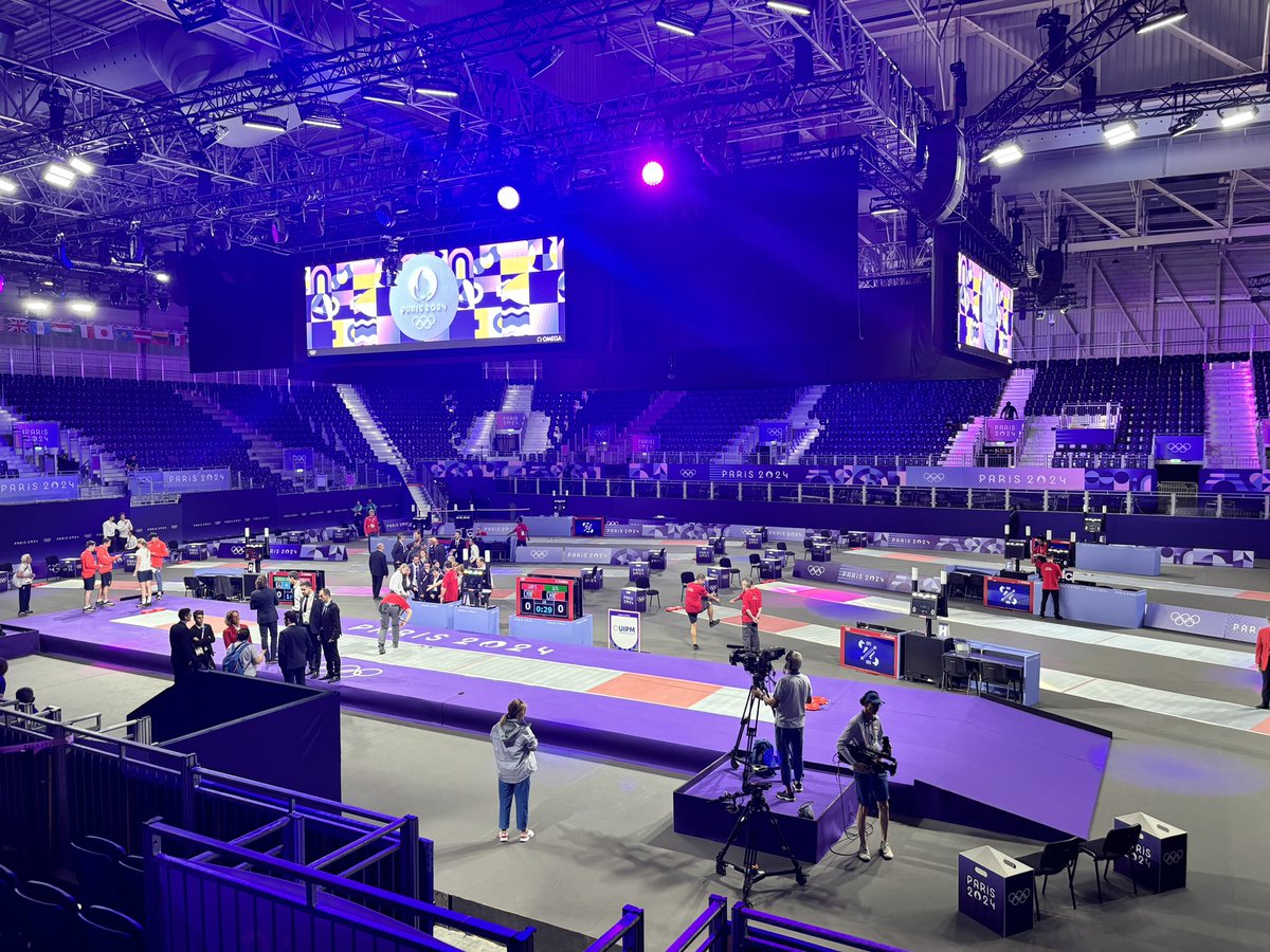 Two hours until #ModernPentathlon begins at #Paris2024 

Today: fencing ranking round here at North Paris Arena 🤺 

Friday-Sunday: semi-finals and finals at Versailles