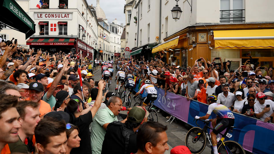 __Verlaine__'s tweet photo. Les #JeuxOlympiques #Paris2024 avec l’épreuve de cyclisme sur route à la Butte Montmartre, il fallait y penser.
Ces images resteront inoubliables pour les 500 000 spectateurs rassemblés le long du parcours parisien.
Les #JOParis2024, un succès populaire incontestable.
Fierté 🇨🇵 https://t.co/TKwBugRboE