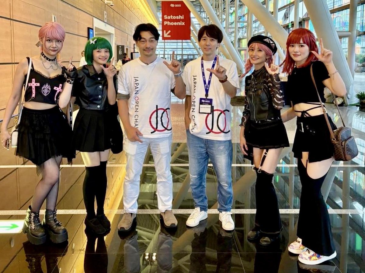 SyunBorderless's tweet photo. @JapanOpenChain @Japanopenchain0 のアンバサダーに就任いただいた@CloneGirls のステージ。
熱気に包まれた素晴らしいライブパフォーマンスでした。
ファウンダー@kazkondo との対談動画も近日アップ予定。お楽しみに!
#AsiaBlockchainSummit #台湾 https://t.co/0LPxqk1L2F