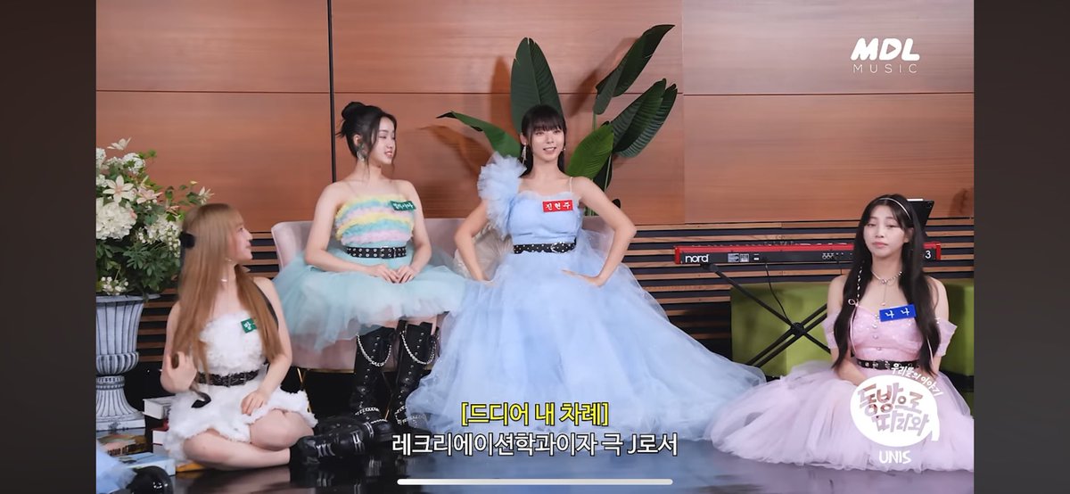 MaximoMari90926's tweet photo. 언니들은 완전 공주야 👸 항상 우리 유니스를 응원할거야!
#동방으로따라와 #유니스 #UNIS https://t.co/3r16BfaPC0