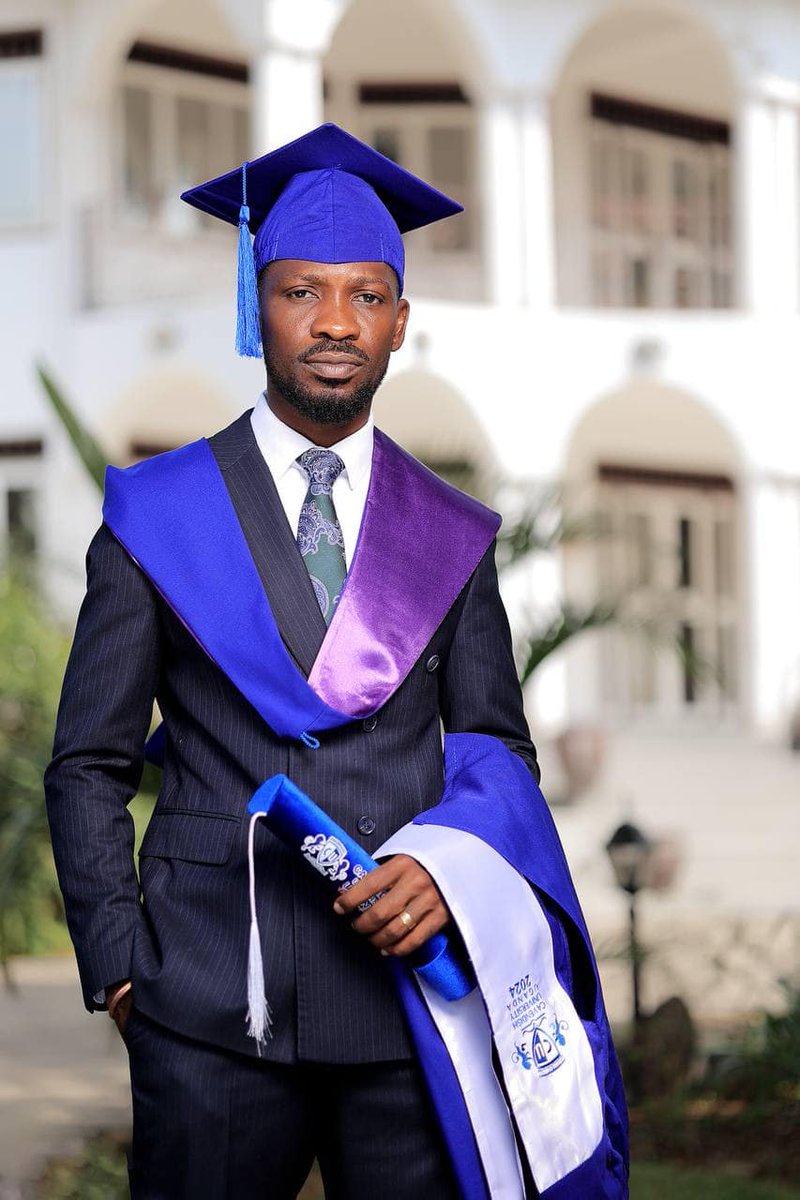 bbstvug's tweet photo. Pulezidenti wa NUP, Robert Kyagulanyi Ssentamu akoonodde Diguli mu mateeka.
Ono y'omu ku bayizi abagenda okutikkirwa olwaleero ku Ssettendekero wa Cavendish University mu Kampala. Twegatteko okumuyozaayoza. #BBSKATI https://t.co/sLy0OIcQC0