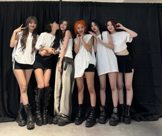 alasmyoi_twice9's tweet photo. SANA WITH (G)L-DLE ❤📸

#TWICE #SANA #GLDLE https://t.co/8pswabpqr6