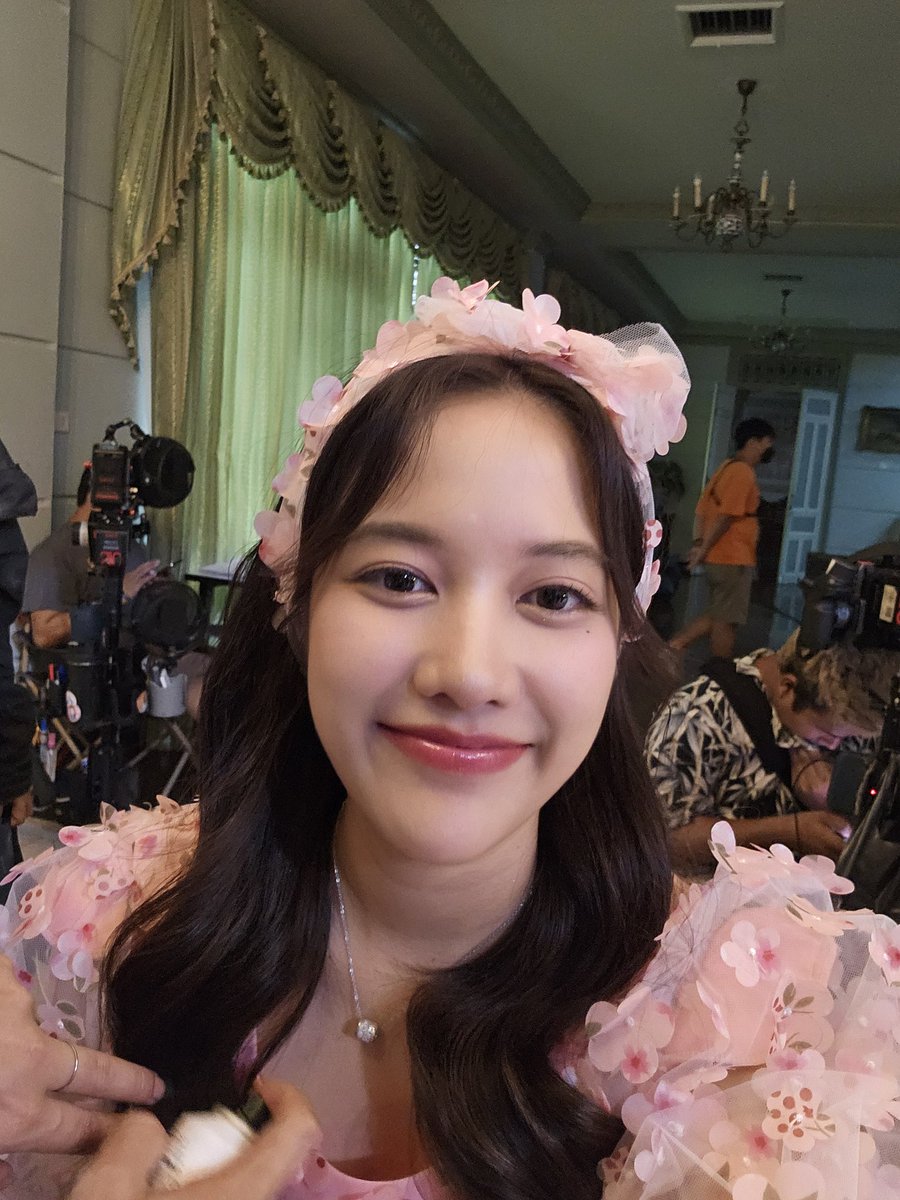 fuang_kpn's tweet photo. สุขสันต์วันเกิดน้องฟรีนของคุณครู รักๆๆ 🩷🌷

/คนอะไรชอบขอยืมมือถือไปส่องกระจก แล้วก็เซลฟี่ทิ้งไว้ 🥹

#Freen26thSparkleDay https://t.co/vf2ngDz0Vp