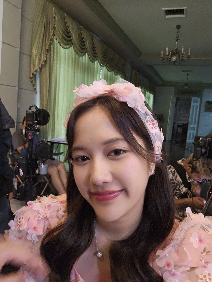 fuang_kpn's tweet photo. สุขสันต์วันเกิดน้องฟรีนของคุณครู รักๆๆ 🩷🌷

/คนอะไรชอบขอยืมมือถือไปส่องกระจก แล้วก็เซลฟี่ทิ้งไว้ 🥹

#Freen26thSparkleDay https://t.co/vf2ngDz0Vp