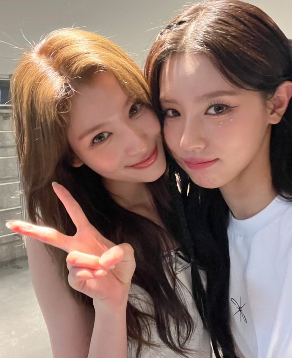 SANABESTGlRL's tweet photo. SANA AND MIYEON https://t.co/n47e66BFIl