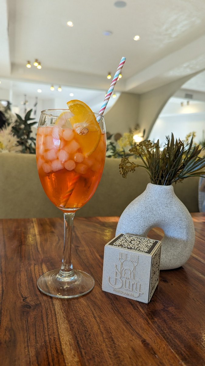 El clásico Aperol Spritz con el toque a #Jaen. ¿Los has probado?

Disfruta de un coctel en la sobremesa y al atardecer

💻 Reservas online buryrestaurante.com
📞 626219401 y WhatsApp

#Buryrestaurante #castillobañosdelaencina #Bañosdelaencina #degustajaen #oleoturjaen #Jaen