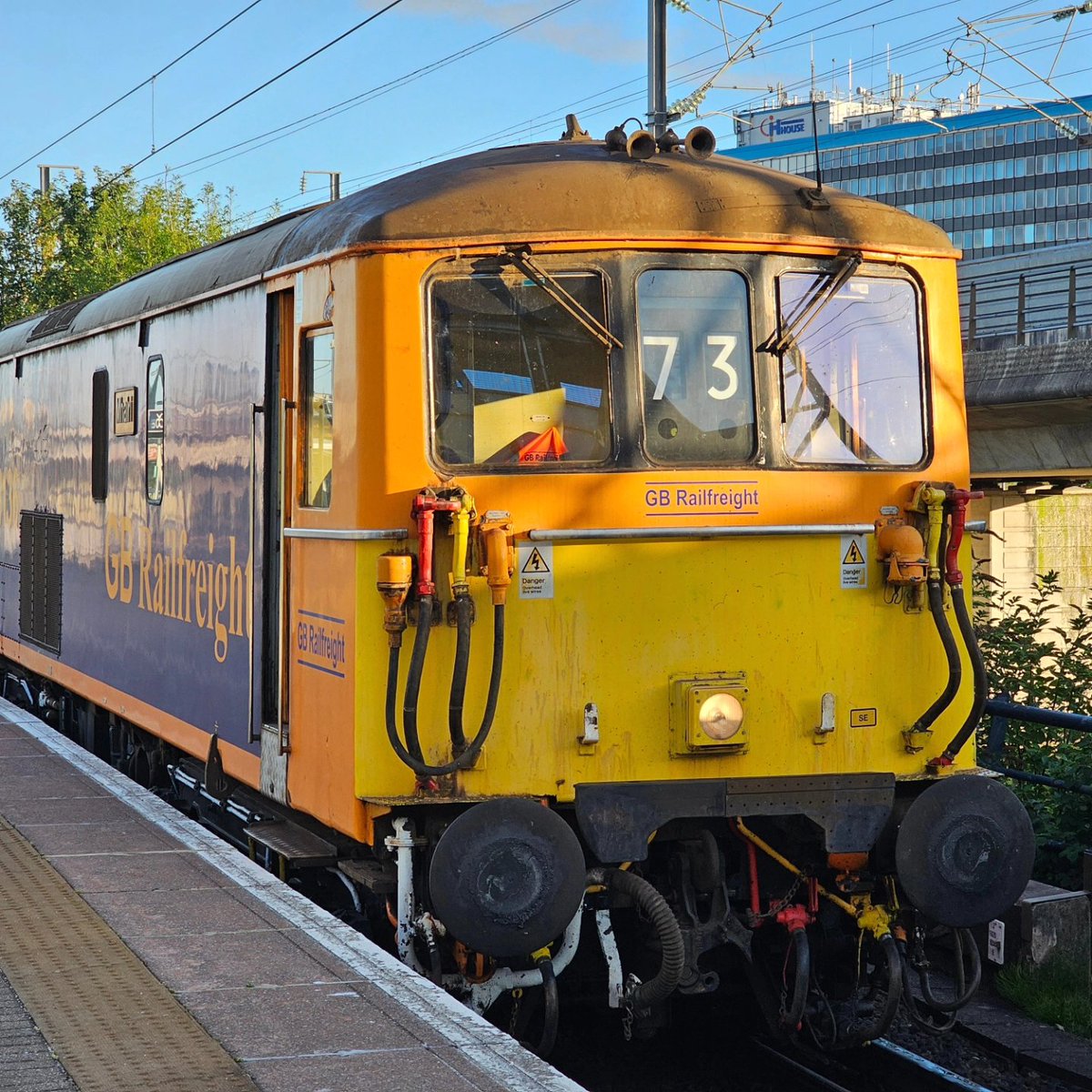 StedmanSlowSix's tweet photo. An early morning trip to the wheel lathe at Ashford with 73136 today. It's off to have a quick skim before coming back later on this afternoon. Coffee and a croissant on the train back to the office. #railwaylife #class73 #wheellathe #ashford #kent #gbrf #gbrailfreight https://t.co/9o7B4FC32x