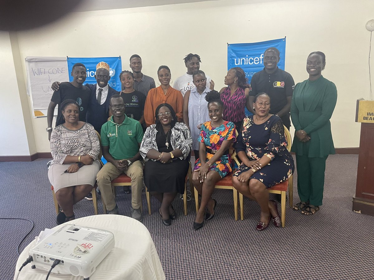 FrancisOk0t1's tweet image. After 3 days of training and work plan development for the reference group. I was elected the Chairperson of the Uganda UN Joint Adolescents and Youth Program &amp;amp; @NuwasiimaSandr4  the General secretary.
@NYCofUganda @unsaugofficial @UNICEFUganda @Mglsd_UG 
#Refugees #Hostcommunity