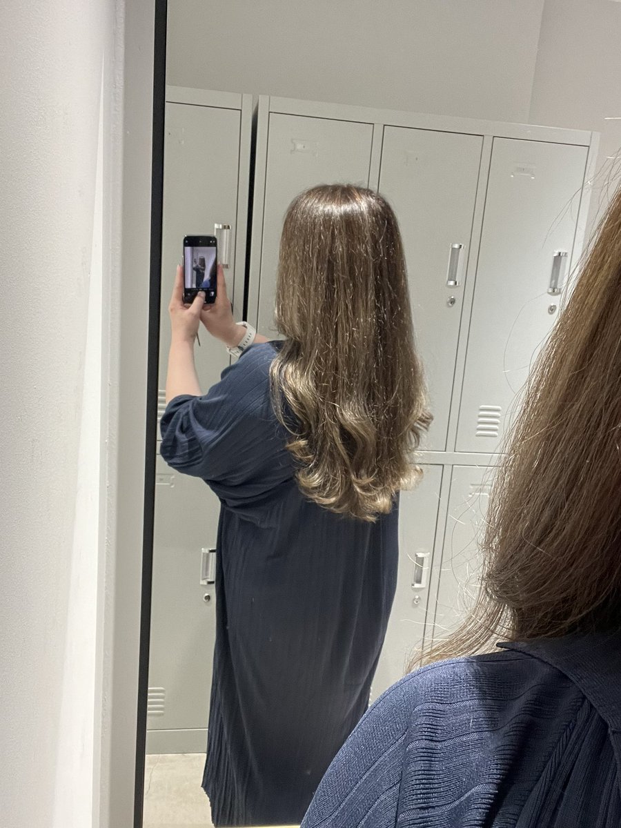 zikzin_33's tweet image. 毛先を10㎝くらい切って✂️、
トリートメントとヘアカラー✨
ヘッドスパも気持ち良かった♡
#STARTOKYO
#Ktwo