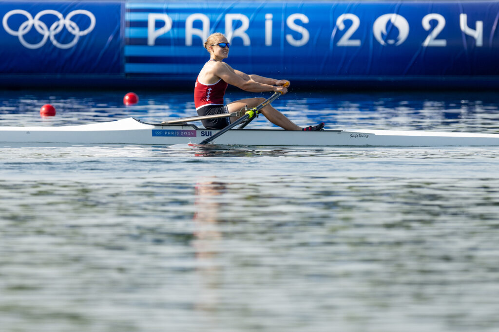 unifr's tweet photo. #Rudern: Aurelia-Maxima Janzen  studiert an der #Unifr und war bei den  Olympischen Spielen in #JOParis2024  die jüngste aller Teilnehmerinnen ihrer  Kategorie und schaffte es auf Anhieb in die Top 10. https://t.co/1mGWV0jxm9 Fotos: SWISS ROWING #swissrowingteam  #Almageorges https://t.co/1vPenAMXqa