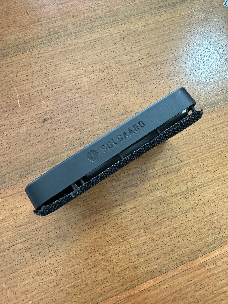 Tomooooooooooo6's tweet photo. ソーラーパネル付きモバイルバッテリーが…
陽に当ててたら膨らんでた💦
夏は暑いから…熱さに弱いのかね?
長い間ほったらかしだったから仕方ないか😋
爆発はしてない👍
#SOLGAARD https://t.co/HHAZeG5Dp1