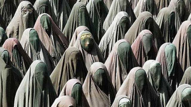 ALIN SİZE ŞERİAT !

Irak Parlamentosu, kız çocuklarının evlenebilme yaşını 15'ten 9'a düşürmek için çalışma başlattı.