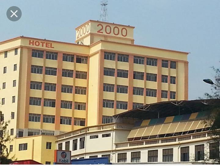 bbkigalifm's tweet photo. Mu gitondo cyo kuri uyu wa kane igikoni cy'imwe muri restaurant ikorera mu nyubako ya 2000 Hotel cyafashwe n'inkongi y'umuriro, bikavugwa ko iyi nkongi yaturutse ku mavuta yo gutekesha. https://t.co/8m1PH1Vssi