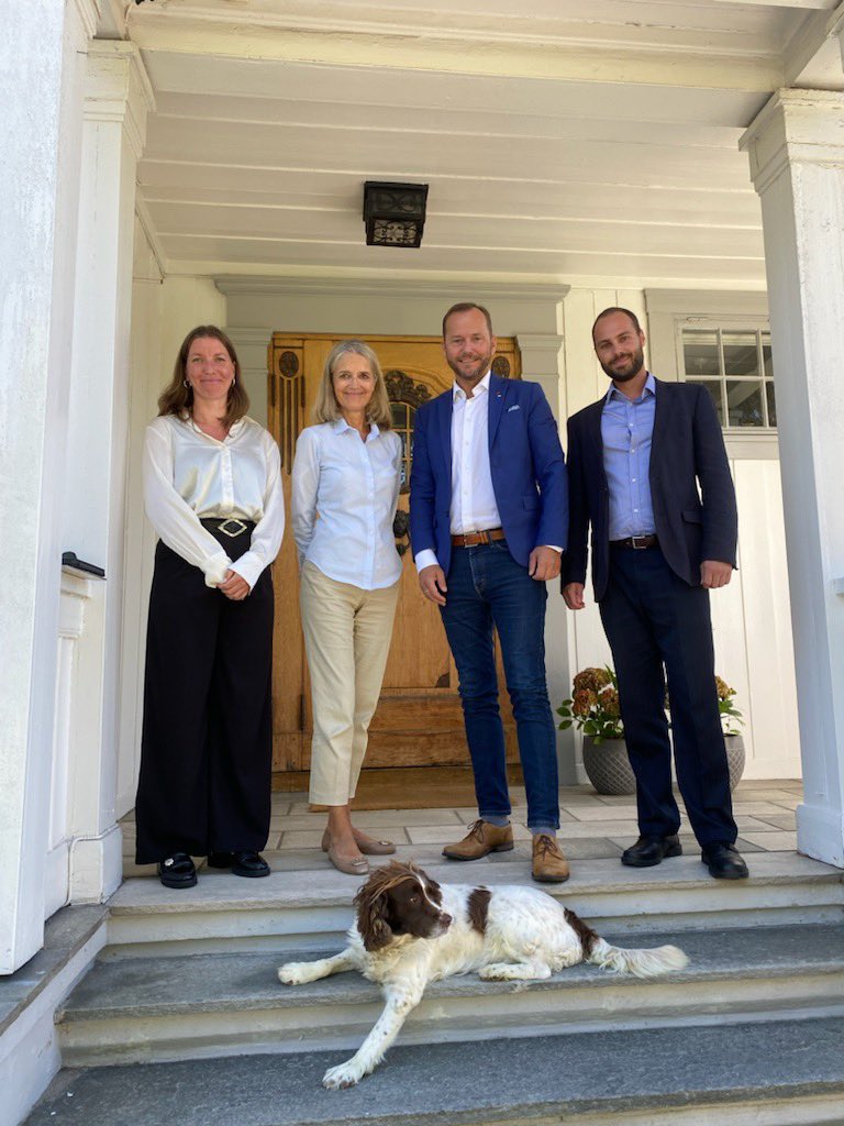 DKAmbNorway's tweet image. Tak til ordfører i Hammerfest, Terje Rodge for at lægge vejen forbi til en inspirerende samtale om #byudvikling, #energi, #helse og meget mere. Ser frem til at besøge Hammerfest senere på måneden og afsøge muligheder for styrket samarbejde!🇩🇰🇳🇴
#Hammerfest #VerdensNordligsteBy