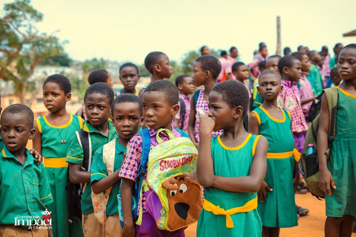 Joshua_NL_Armah's tweet photo. I volunteered with Local NUGS UCC for a road safety campaign and donated resources to government basic schools, inspiring young minds. This experience taught me the value of giving back and collective action. https://t.co/k0kCo1iM5R