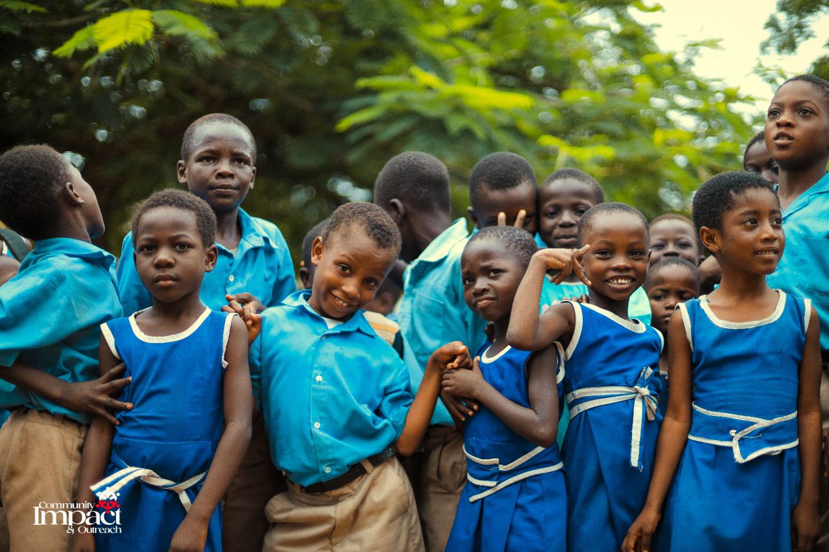 Joshua_NL_Armah's tweet photo. I volunteered with Local NUGS UCC for a road safety campaign and donated resources to government basic schools, inspiring young minds. This experience taught me the value of giving back and collective action. https://t.co/k0kCo1iM5R