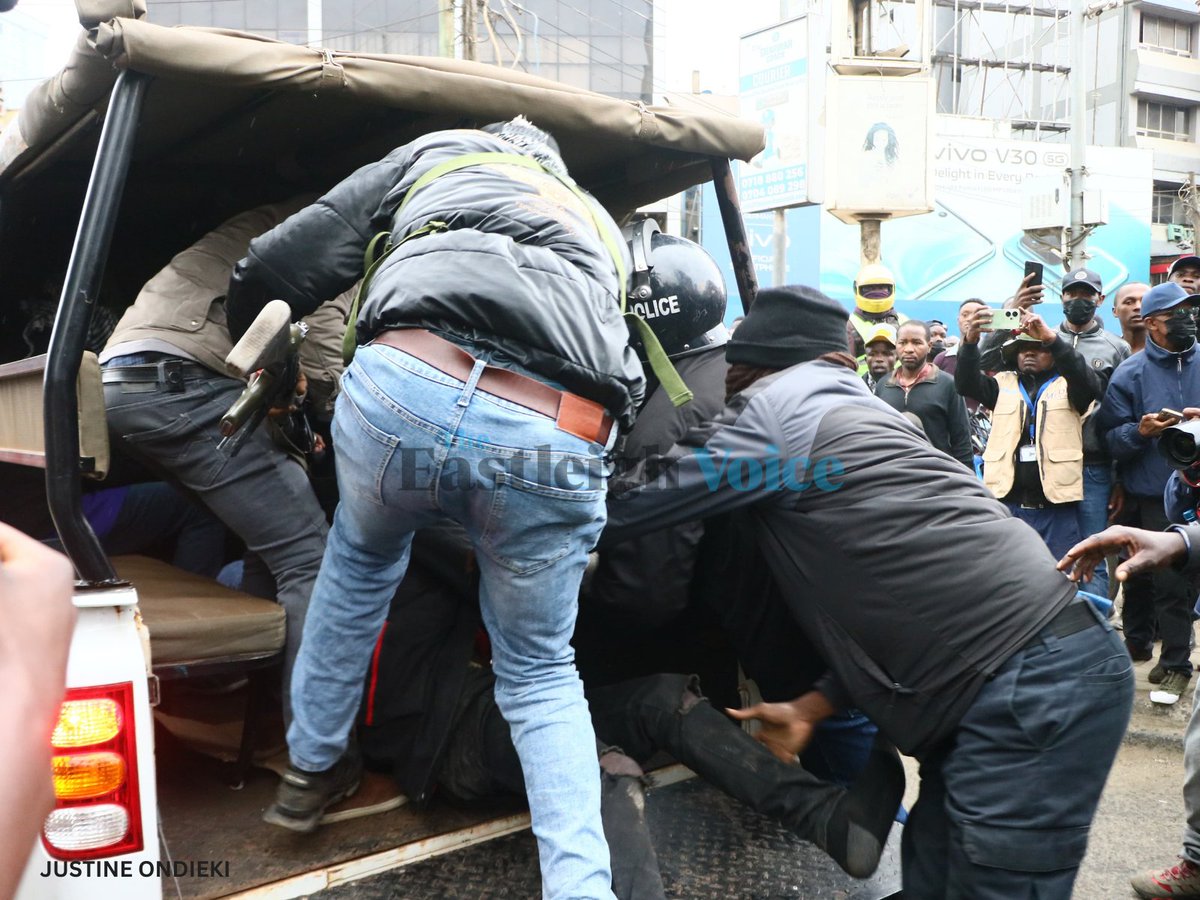 Plainclothes police officers arrest protesters along Tom Mboya Street during the #NaneNaneMarch