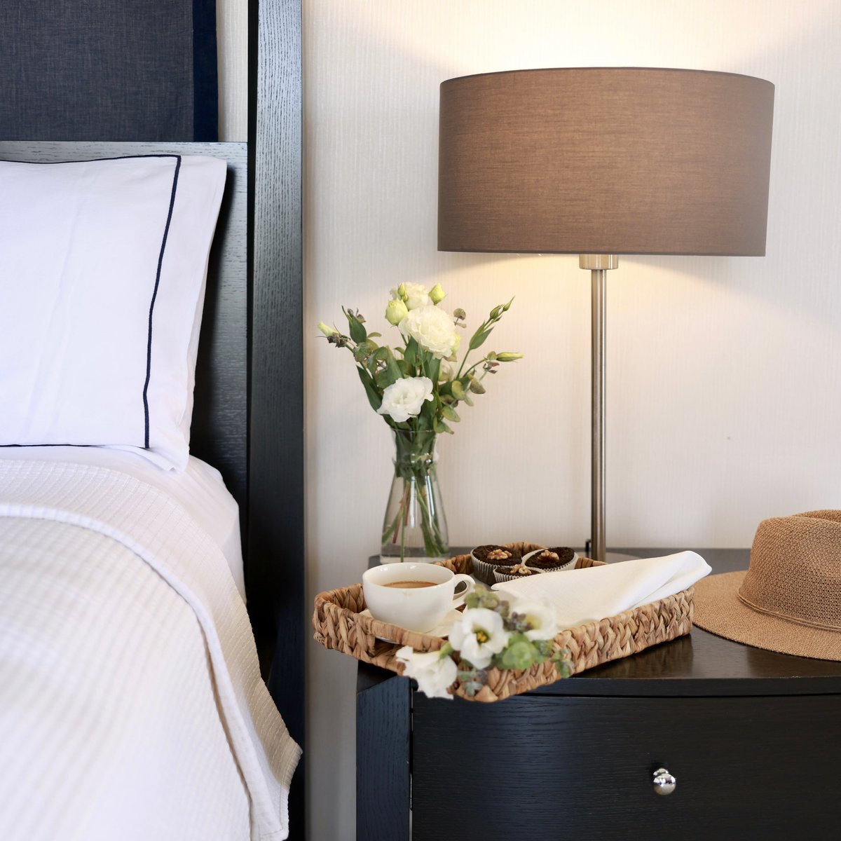estetvilla's tweet photo. Hayatın küçük zevklerini keşfedin: rahat bir yatak, taze çiçekler ve sıcak bir fincan kahve. Villa Estet’te konforu yaşayın. ☕🌿

Discover life’s little pleasures: a cozy bed, fresh flowers and a hot cup of coffee. Experience comfort at Villa Estet. ☕🌿 https://t.co/owXUzimMEg