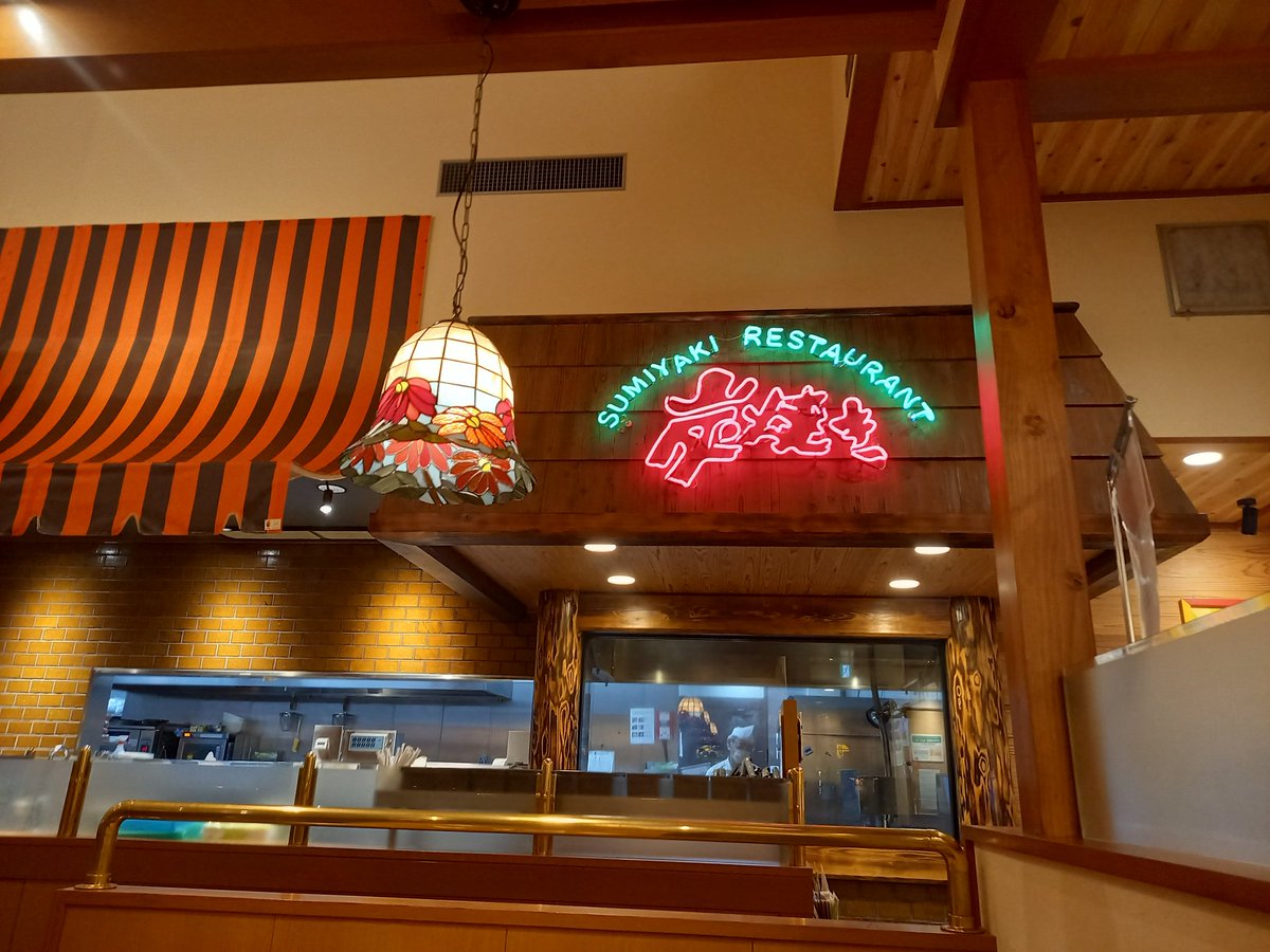 炭焼きレストランさわやか

取引先の方が「静岡出張来たら食べなきゃ！」と言うので🍴

旨い❗
並んで食べるだけありました😊👍

#炭焼きレストランさわやか 　#ハンバーグ　#静岡　#旨すぎる　#ファイブゼロ　#出張　#ご縁に感謝