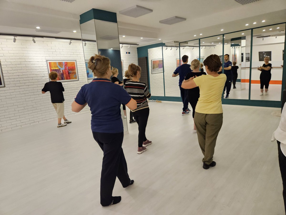 Vera_Simovska's tweet photo. Koj sport e najdobar za dolgovecnost? Najnovije studio potvrdila: razgibavanje so zagrevanje a potom badminton i tenis! https://t.co/pVj0OBjk1H