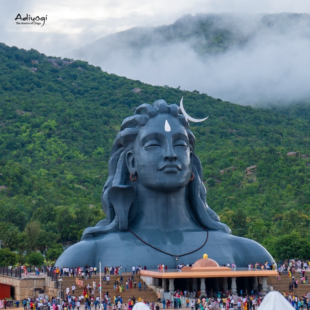 desi_thug1's tweet photo. Incredible View of Adiyogi 🚩 https://t.co/EI2N3aWU4n