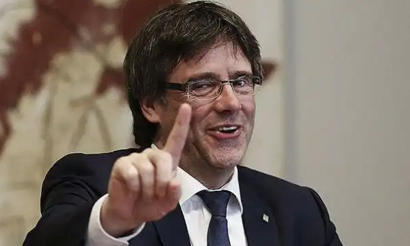 PostureigLleida's tweet image. 🎶 Cuando crees que me ves cruzo la pared
Hago "chas" y aparezco a tu lado
Quieres ir tras de mí, pobrecito de ti
No me puedes atrapar… 🎶