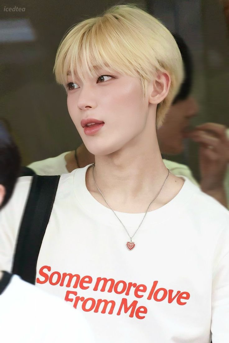 nocontextsunoo's tweet image. androgyny is his middle name