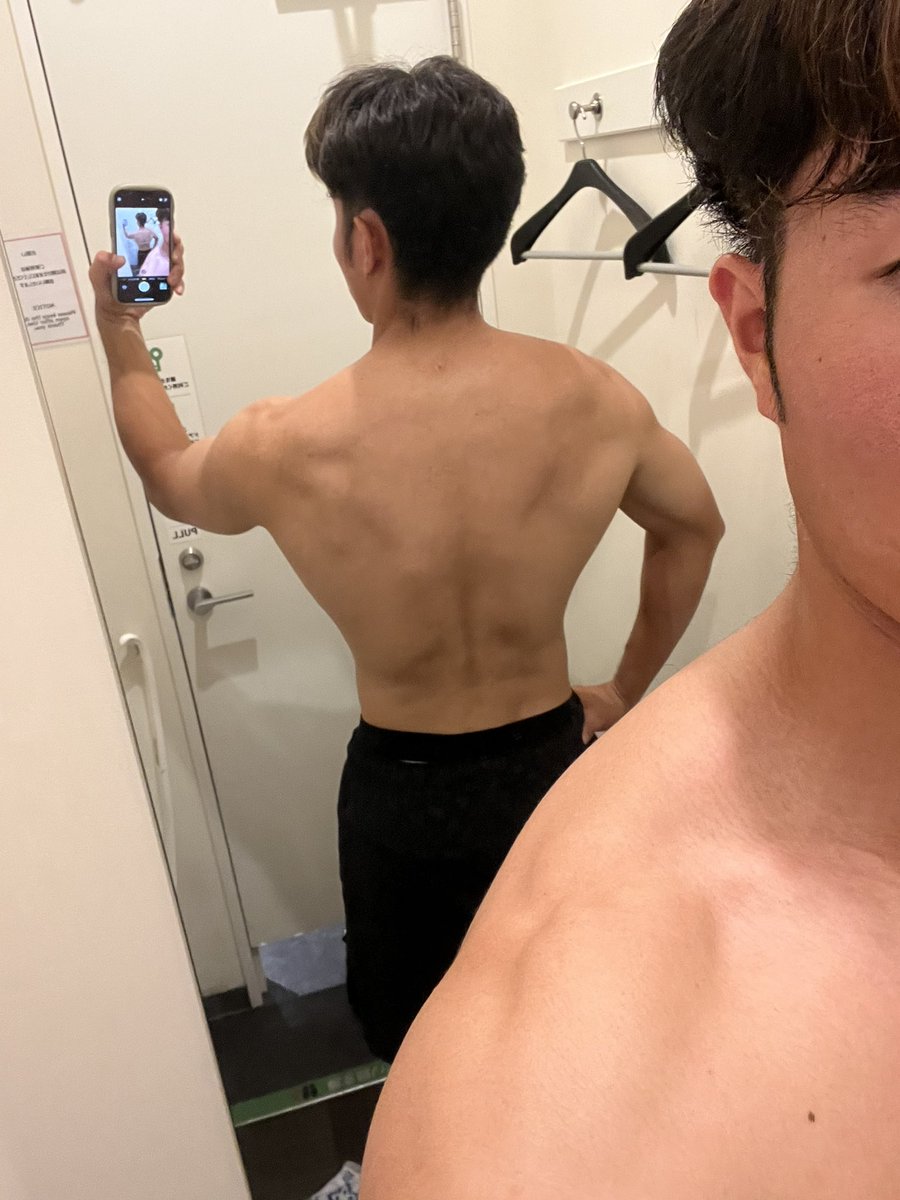 背中！
みんなが関東学生頑張ってる中俺はトレーニングを頑張る。今できることを全力でやります💪🏻
#筋肉男子 #筋トレ男子 #筋トレ好きな人と繋がりたい #筋トレ好きと繋がりたい #筋トレ女子 #筋トレ垢さんと繋がりたい #筋トレ垢 #workoutgirl #workout