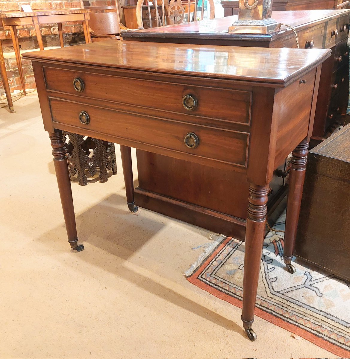 eversleybarn's tweet image. #sidetable #secretcupboard #poolepotterymouse #celedonvase #artsandcraftsbox #bobbinjar #judismithantiques #eversleybarnantiques