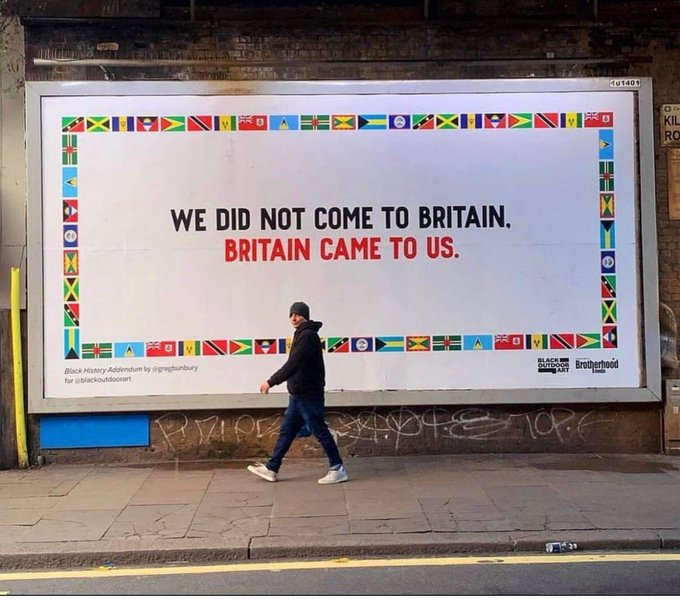 refugeeagency1's tweet photo. İngiltere'de göçmenlerin hazırladığı bir billboard:

"Biz İngiltere'ye gelmedik. İngiltere bize geldi." https://t.co/IwRd9nEhNM
