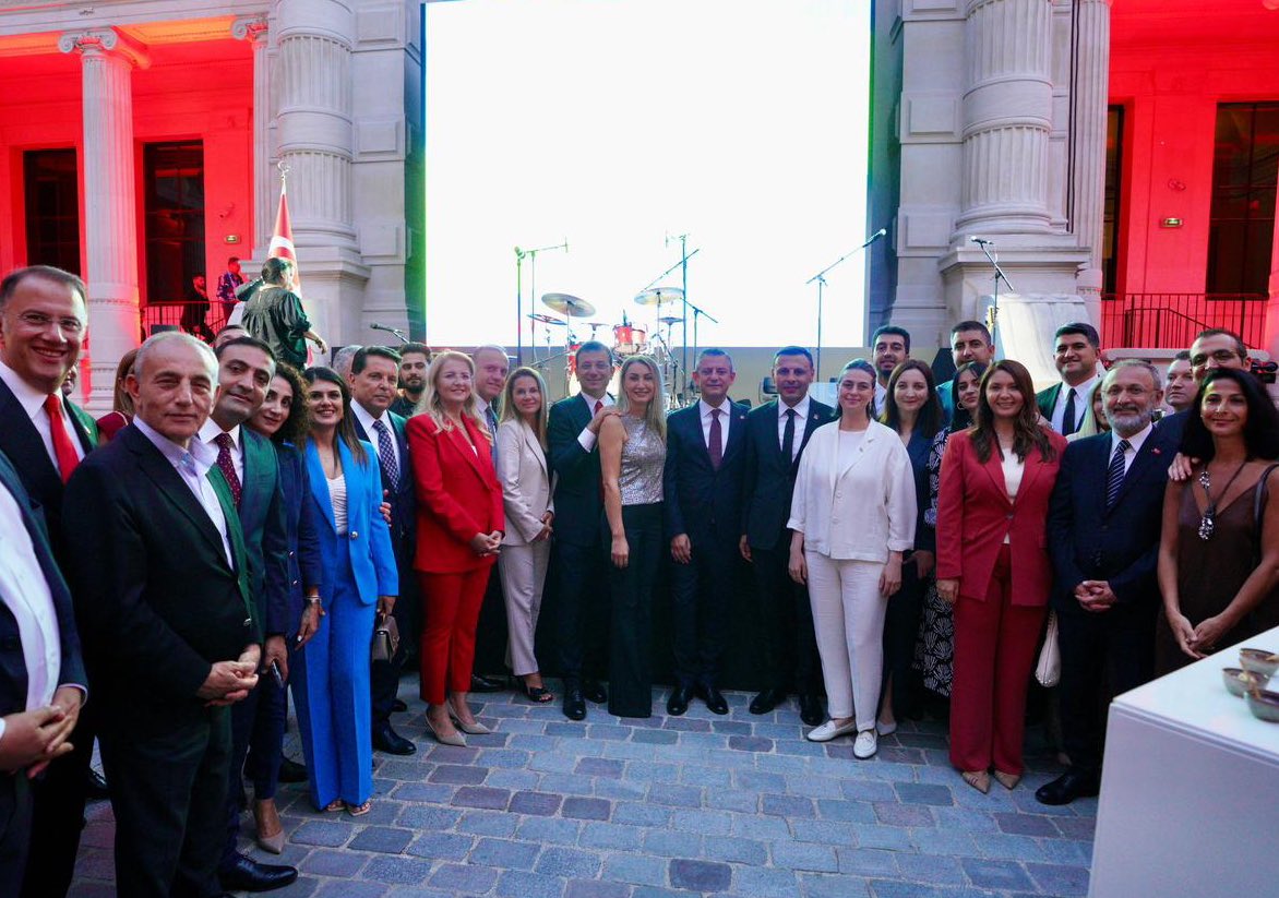 ozgurcelik1919's tweet photo. Olimpiyat yolculuğumuzda çok önemli bir kültür ve tanıtım adımı olan İstanbul Evi etkinliklerinin açılışını dün İBB Başkanımız Ekrem İmamoğlu'nun ev sahipliğinde, Genel Başkanımız Sayın Özgür Özel ve belediye başkanlarımız ile gerçekleştirdik.

Spor şehri İstanbulumuza hayırlı, uğurlu olsun 🇹🇷