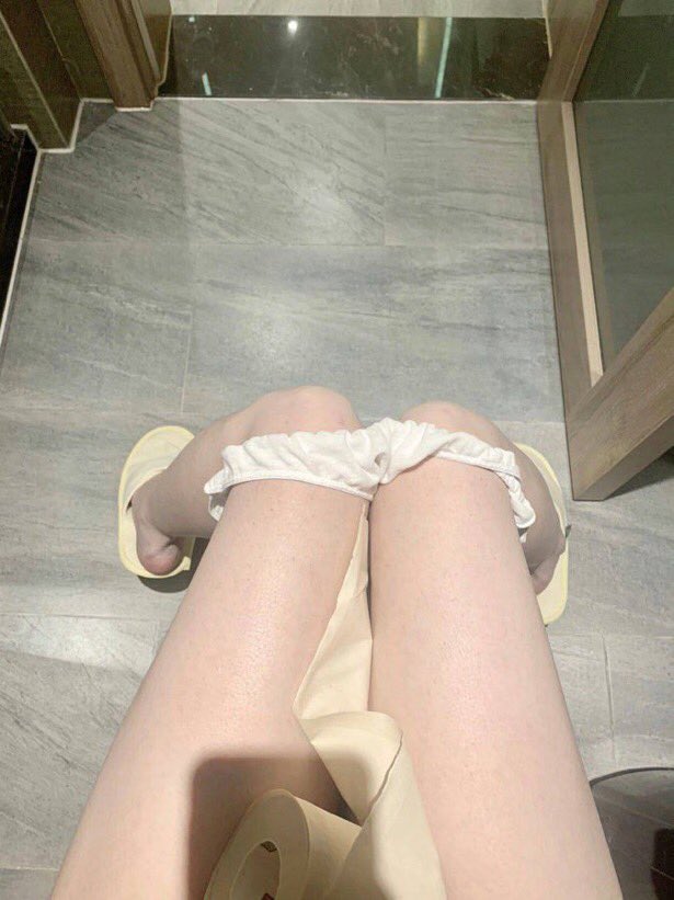 拉不出來，有沒有哥哥jj大一點的插一下我菊花？
#女大學生
#香港兼職女友
#hongkongptgf
#騷貨
#hk香港🇭🇰
#可約 #即出