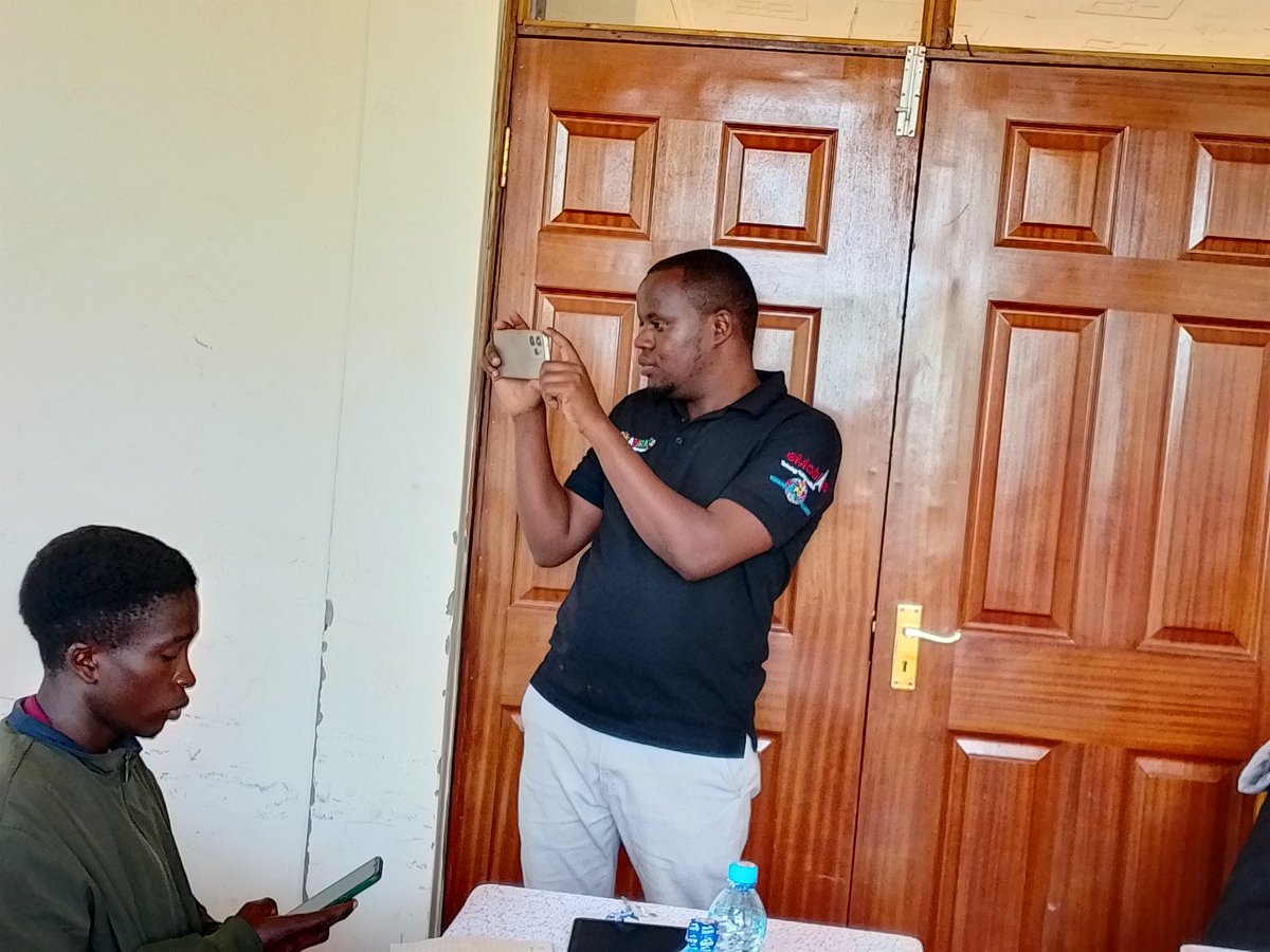 Mckakambu's tweet photo. As kibwezi West youths we appreciate @HonMwengiMutuse MP kibwezi West for supporting the online working program..
#Thefutureworksonline
#OnlineWorkisWork
#Ajiramashinani
@eMobilisXAjira 
@AjiraDigital 
@HonMwengiMutuse https://t.co/QqfBtTurDl