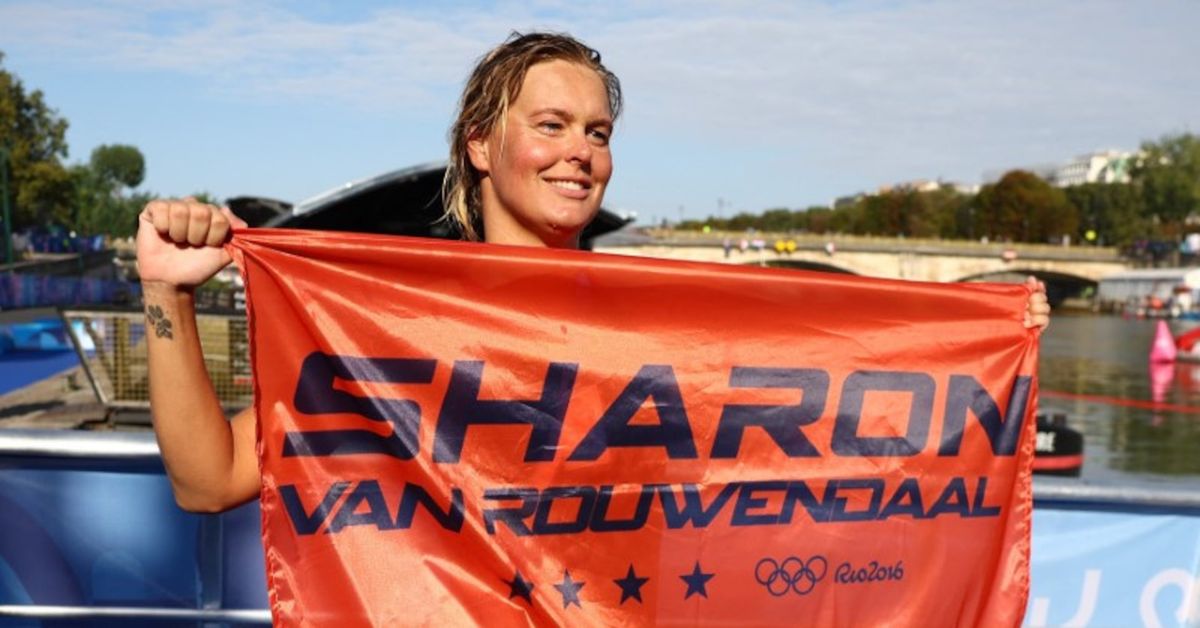 Reuters's tweet image. Swimming-Van Rouwendaal wins women&apos;s 10km marathon swimming gold reut.rs/3LYCwbU