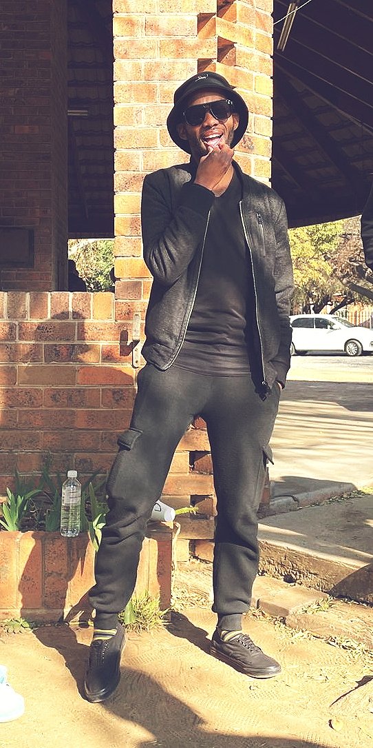 MooCee_Mist's tweet photo. Proof of Life 
🍃💯👌🏼✅️🔥😎
#MooCeeMusic 
#Mist 
#Dankie https://t.co/aFpmboQE6Y