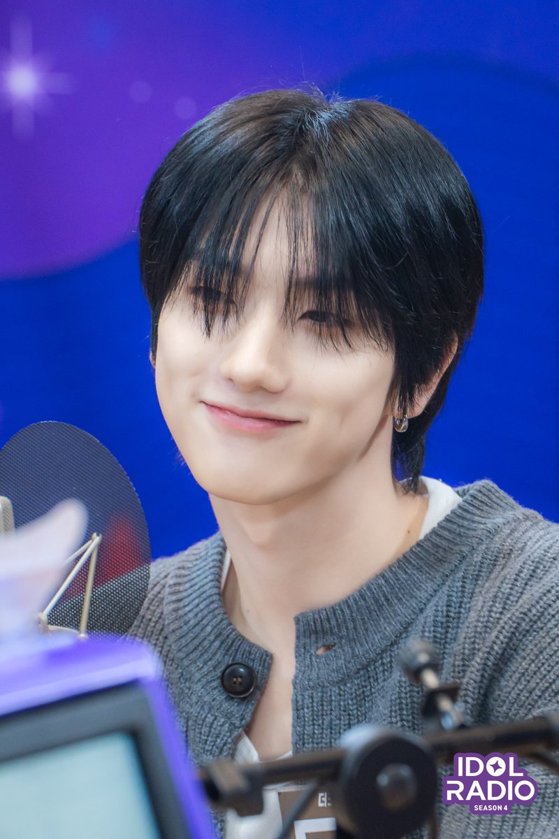 [#아이돌라디오4 앨범 240807]

📸EP#48. 잘생김 + 잘생김 = 더크루원 (스페셜DJ. CRAVITY 정모&amp;원진)

노래짱 #배인
파워 젤리 #배현준
양파 같은 남자 #정승환
음유시인 #전도염

<a href="/the_crewone/">더크루원</a> <a href="/the_crewone_x/">더크루원</a>

#MBC #IDOLRADIO #아이돌라디오 #아돌라 #더크루원 #TheCrewOne