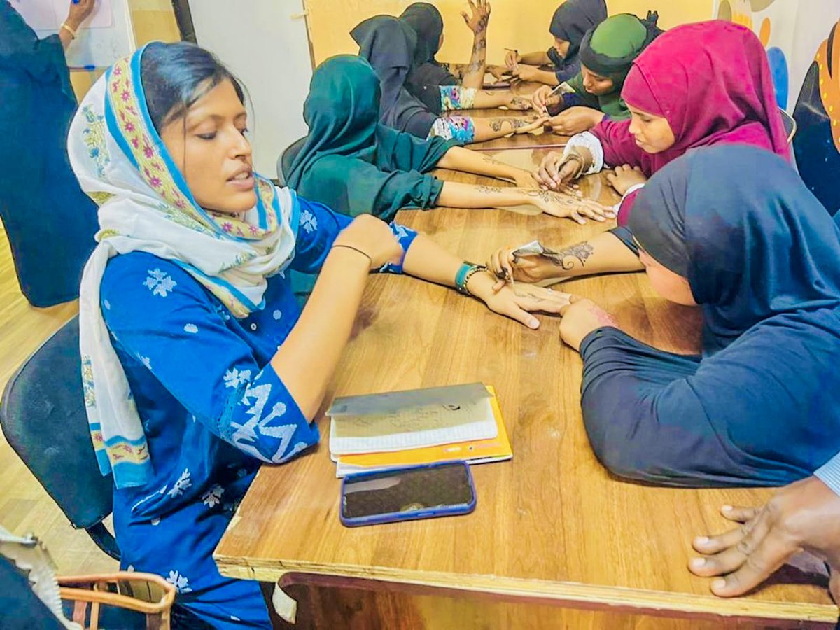 NoFYLSOM's tweet photo. THIS WEEK: A mission team from #UNICEF &amp; #UNFPA visited our Women &amp; Girls Safe Space in Hodan as part of their technical support on #FGM integration.

We led them on a tour of the FGM school, demonstrated how it operates &amp; interacted with the women &amp; girls at the WGSS. https://t.co/uwUDe41K1Z